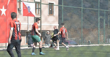 Kemaliye'de Dostluk Maçıyla Polis Haftası Kutlandı