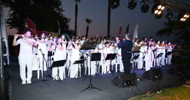 Kemer Belediyesi'nden sokak hayvanları yararına konser