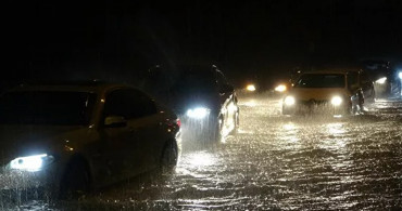 Kent Göle Döndü! Antalya'da Sağanak Yağış Vatandaşı Olumsuz Yönde Etkiledi