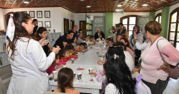 Kepez'de Renkli Mum Atölyesi Keyfi