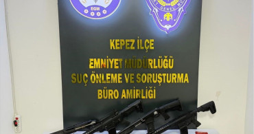 Kepez'de Şafak Operasyonu: Eş Zamanlı Baskınlarla Ruhsatsız Silahlar Ele Geçirildi