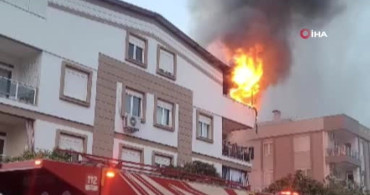 Kepez'de Yangın Korkuttu: Teras Katında Alevler Yükseldi