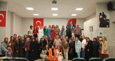 Kepsutlu Kadınların Tiyatrosu: 'Otobüs' Oyunu Büyüledi