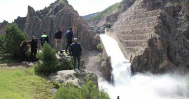 Kılıçkaya Barajı'ndan Su Tahliyesi Artıyor