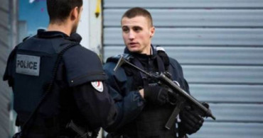 Fransa'da Kilise Yakınında Bıçaklı Saldırı!