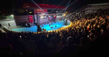 Kilis'te millet bahçesi'nde açık hava konserine yoğun ilgi
