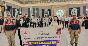 Kilis'te 'mutluluğunuza kurşun sıkmayın' uyarısı