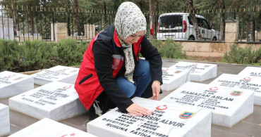 Kilis'te Şehitliklere Bakım ve Temizlik Çalışmaları Yapıldı