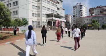 Kimliğini unutan öğrenci, polis yardımına rağmen sınava yetişemedi