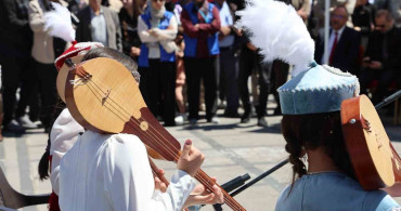 Kırgız Ekibi 19 Mayıs Festivali'nde Büyüledi