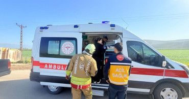 Kırıkhan'da Hafriyat Kamyonu Devrildi: Sürücü Yaralandı