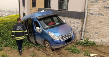 Kırıkhan'da Minibüs Kazası: İki Yaralı