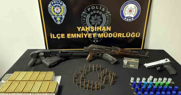 Kırıkkale'de Evin Çatısında Kalaşnikof ve Silah Ele Geçirildi
