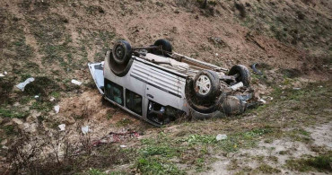 Kırıkkale'de Hafif Ticari Araç Kazası: 4 Yaralı