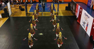 Kırıkkale'de Halk Oyunları Yarışmalarında Kültürel Zenginlikler Sergilendi