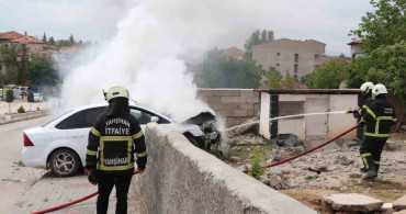Kırıkkale'de Kontrolden Çıkan Araç Alev Alev Yandı