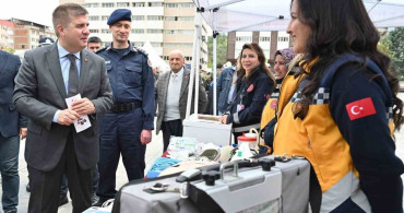 Kırıkkale'de Motosiklet Kazası Geçiren Sürücülere Kask Dağıtıldı