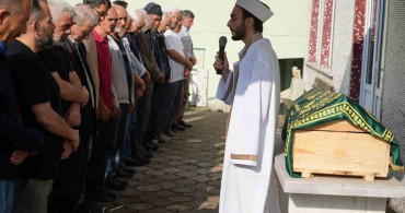 Kırklareli'nde silahlı saldırıda hayatını kaybeden 4 yaşındaki Öykü Naz toprağa verildi