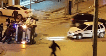 Kırmızı Işıkta Geçip Polis Aracını Devirdiği Kaza Güvenlik Kamerasına Yansıdı