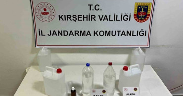 Kırşehir'de jandarma operasyonu ile kaçak alkol ele geçirildi
