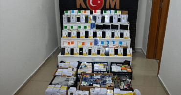 Kırşehir'de Kaçak Cep Telefonu Ekranları ve Bataryaları Yakalandı
