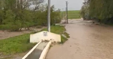 Kırşehir'de Sağanak Yağış Sel Olmasına Neden Oldu