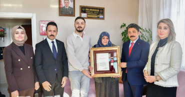 Kırşehir'de Şehit Ailesine Devlet Övünç Madalyası Takdim Edildi