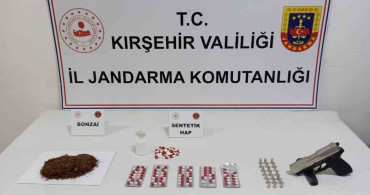 Kırşehir'de uyuşturucu operasyonu: 60 gram uyuşturucu madde ve silah ele geçirildi