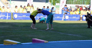 Kırşehir’de yaz spor okulları 32 branşta coşkulu törenle açıldı