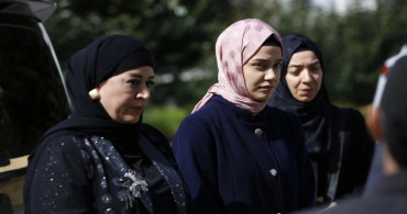 Kızıl Goncalar 12. bölüm fragmanı yayınlandı: Mira evden kaçarak Zeynep’in evine sığınıyor