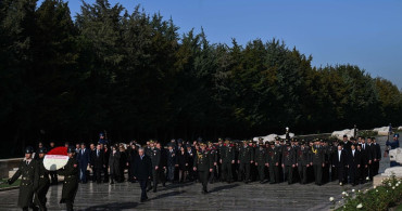 KKTC Büyükelçisi Korukoğlu, Anıtkabir'i Ziyaret Etti