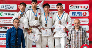Kocaeli Büyükşehir Belediye Kağıtspor sporcuları uluslararası başarılar elde etti