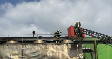 Kocaeli Kartepe'de Sunta Fabrikasında Yangın Kontrol Altına Alındı
