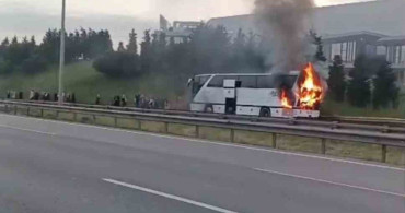 Kocaeli TEM Otoyolu'nda Yolcu Otobüsü Yangını