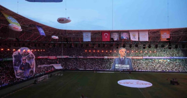 Kocaeli'de Dronlarla AK Parti ve Erdoğan Koreografisi
