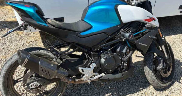 Kocaeli’de dur ihtarına uymayan motosikletli polise çarptı
