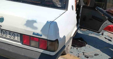 Kocaeli'de kaldırıma çarpan otomobilin sürücüsü yaralandı