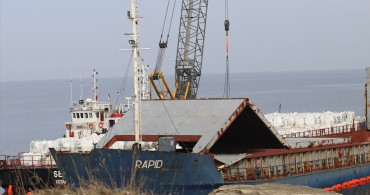 Kocaeli'de Karaya Oturan Gemi Yük Tahliyesi Başladı