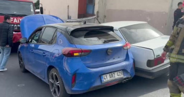 Kocaeli'de Otomobil Bariyerlere Çarptı