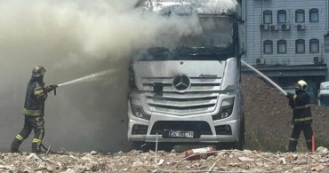 Kocaeli'de park halindeki çekici yangın çıktı