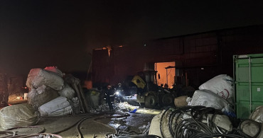 Kocaeli'de Plastik Atık Deposunda Yangın Kontrol Altına Alındı