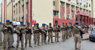 Kocaeli'de rüşvet ve tefecilik operasyonunda gözaltına alınan şüpheliler adliyeye sevk edildi