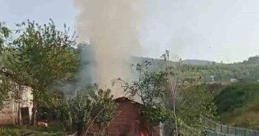 Kocaeli'de Yangın Paniği: Tek Katlı Ev Alev Alev Yandı