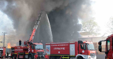 Kocaeli'deki boya fabrikasında yangın: Bir işçi hayatını kaybetti