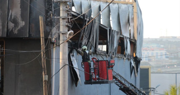 Kocaeli'deki Kozmetik Fabrikasında Yangın İncelemesi Yapıldı
