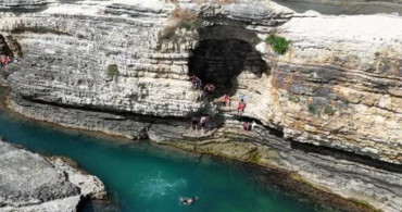 Kocaeli'nin Kerpe Kartal Kayalıkları, yaz sezonunda tatilcilerin ilgisini çekiyor