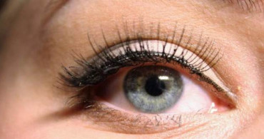 Kolay Eyeliner Çekmenin Yolları