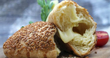 Kolay Kaşarlı Poğaça Nasıl Yapılır? Kaşarlı Poğaça Tarifi