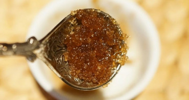 Kolay Malzemelerle Şeker Peelingi