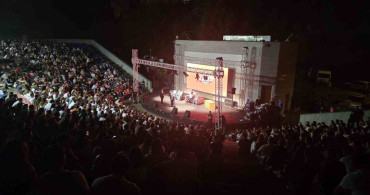 Komedyen Hayrettin, Karadeniz Ereğli’de izleyicilere kahkaha dolu bir gece yaşattı
